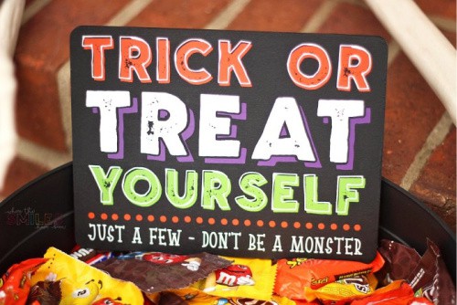 Halloween trick or treat sign to DIY