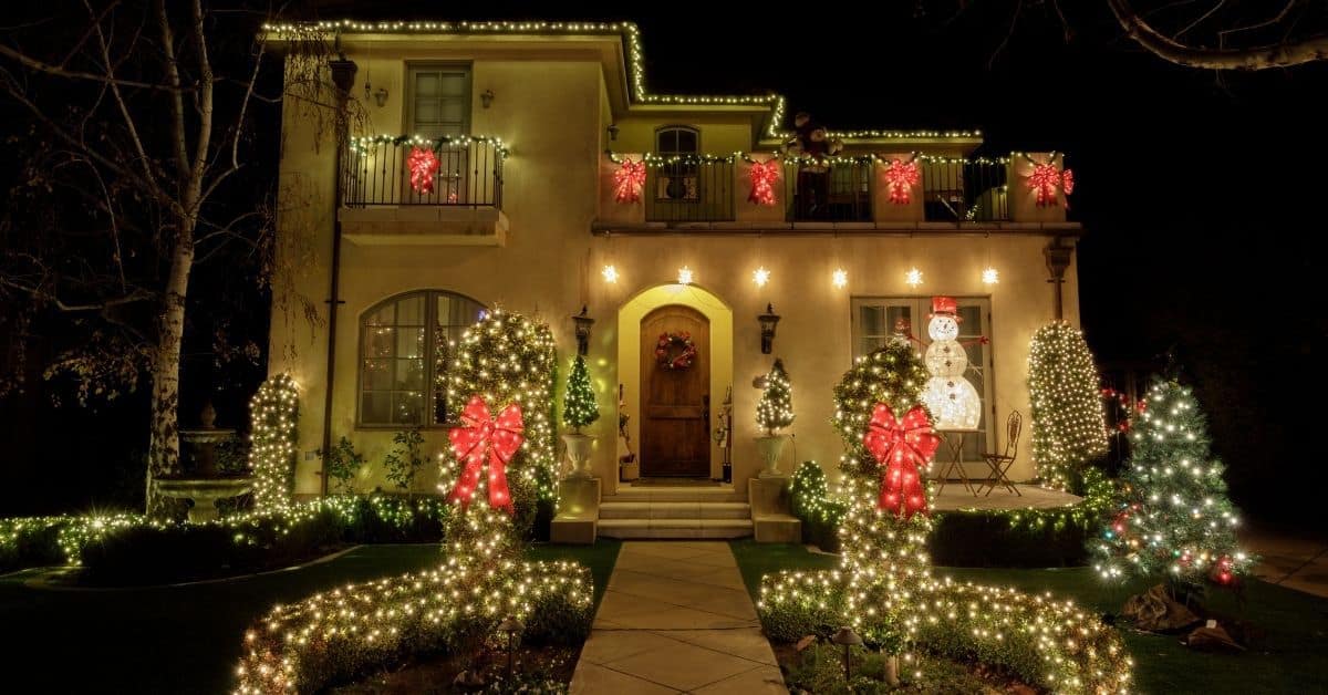 Easy Front Porch Christmas Decoration Ideas - Holidays